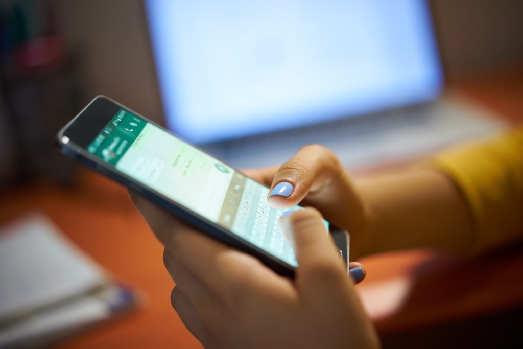 smartphone-to-communicate